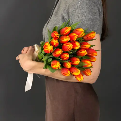 Букет из 25 оранжевых тюльпанов