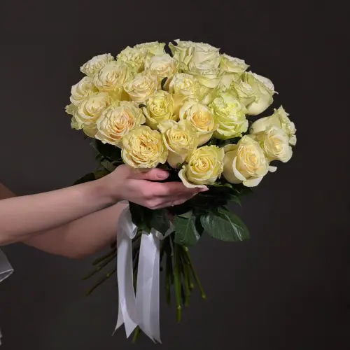 Букет из 25 белых роз